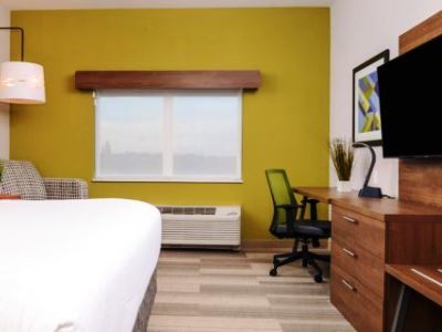 Holiday Inn Express & Suites - St. Petersburg - Madeira Beach By Ihg Hotel 3*